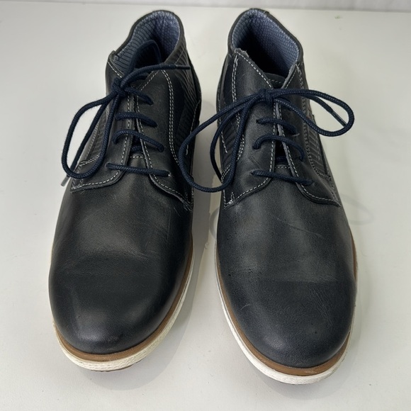 Florsheim Black Chukka Boots with Modern Design - Picture 4 of 14
